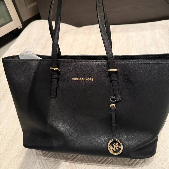 Black Voyager Medium Crossgrain Leather Tote Bag, Michael Kors, One Size - Picture 5 of 8